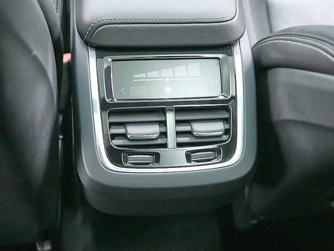 Used 2023 Volvo XC60 B6 Ultimate w/ Protection Package Premier image 22