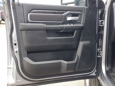 Used 2024 RAM 2500 Big Horn w/ Sport Appearance Package image 10