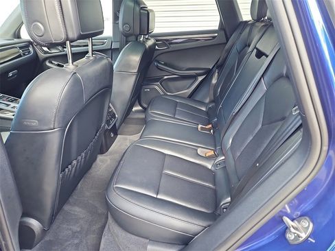 Certified 2025 Porsche Macan image 37