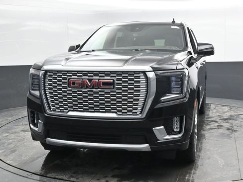 Used 2023 GMC Yukon Denali w/ Denali Reserve Package image 8