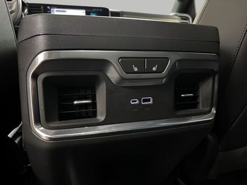 Used 2022 Chevrolet Silverado 1500 High Country w/ High Country Premium Package image 40