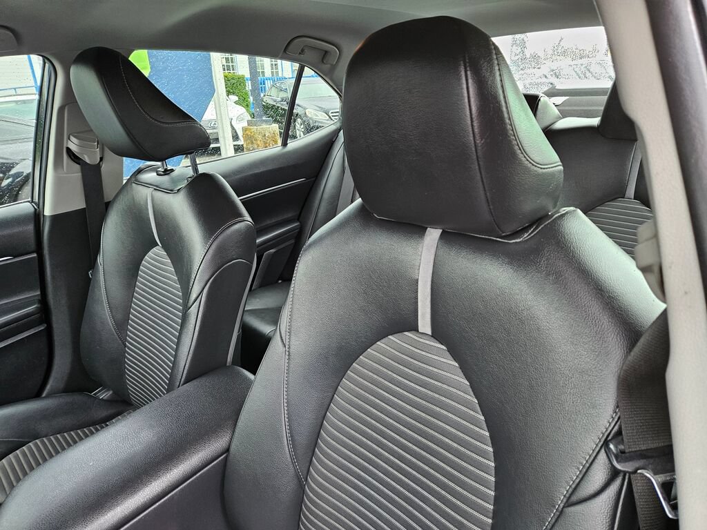 Used 2018 Toyota Camry SE FWD image 14