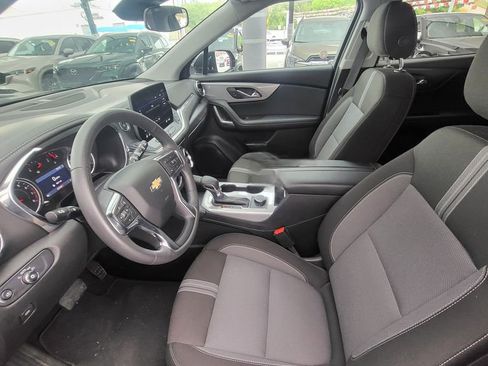 Used 2025 Chevrolet Blazer LT FWD image 3