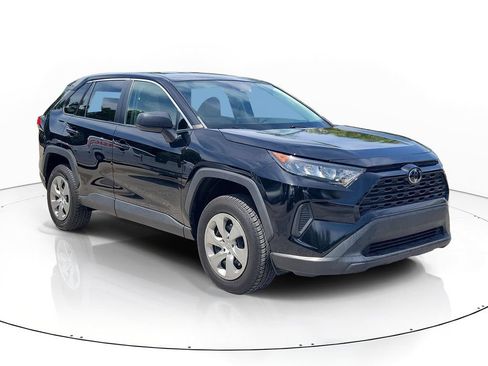 Used 2022 Toyota RAV4 LE FWD image 35