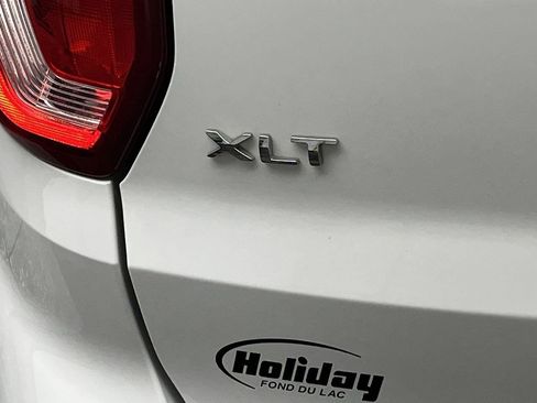 Used 2018 Ford Explorer XLT w/ Equipment Group 202A AWD/4WD image 7