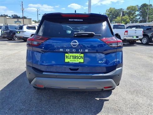 Used 2023 Nissan Rogue SV image 3