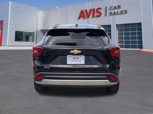 Used 2025 Chevrolet Trax LT w/ LT Convenience Package FWD image 7