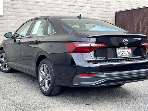 Certified 2024 Volkswagen Jetta SE w/ Panoramic Sunroof Package image 10