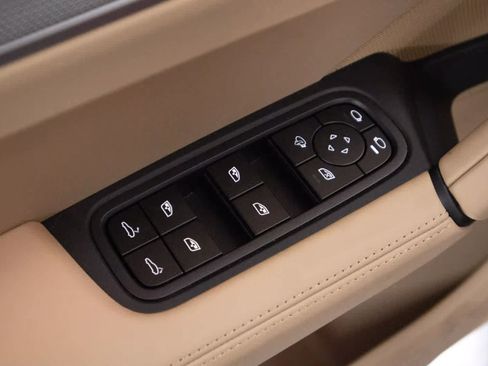Certified 2025 Porsche Cayenne Coupe AWD/4WD image 25