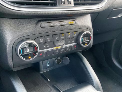 Used 2020 Ford Escape Titanium FWD image 34