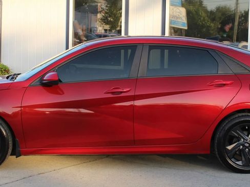 Used 2023 Hyundai Elantra SEL image 2