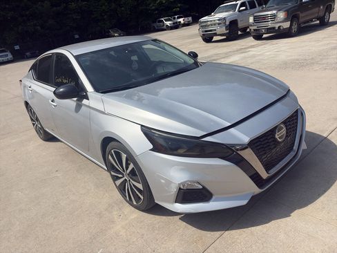 Used 2022 Nissan Altima 2.5 SR FWD image 1
