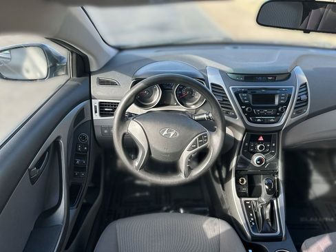 Used 2014 Hyundai Elantra SE image 12