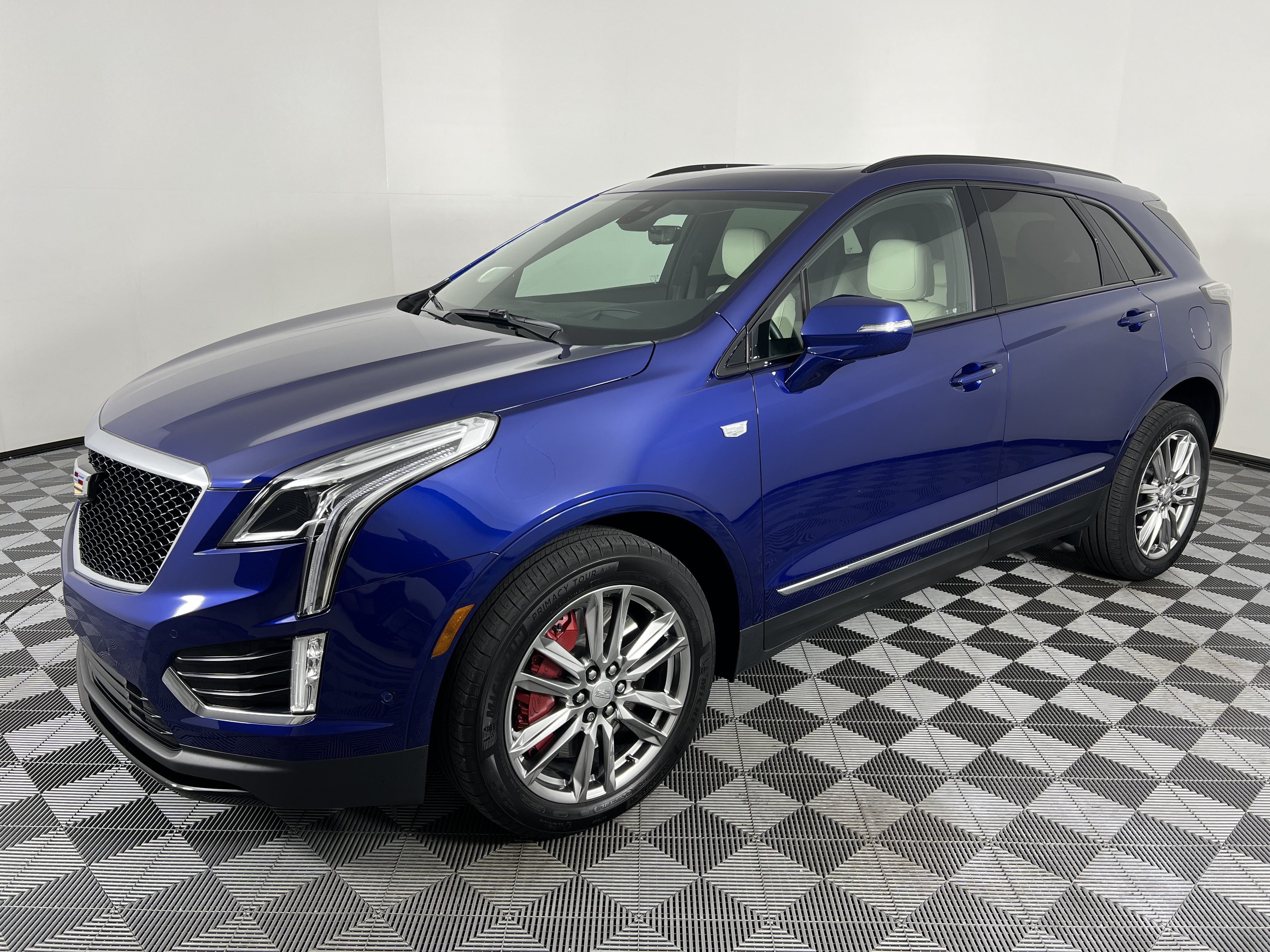 Used 2023 Cadillac XT5 Sportv w/ Technology Package AWD/4WD image 8