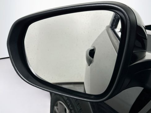 Used 2025 Chevrolet Trax LT w/ LT Convenience Package FWD image 16