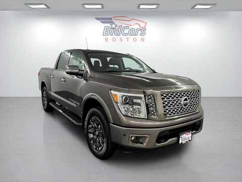 Used 2018 Nissan Titan Platinum Reserve w/ Platinum Utility Package AWD/4WD image 2