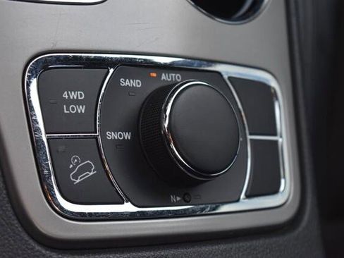 Used 2022 Jeep Grand Cherokee Laredo X AWD/4WD image 30