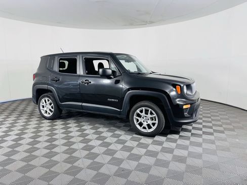 Used 2023 Jeep Renegade Latitude AWD/4WD image 2