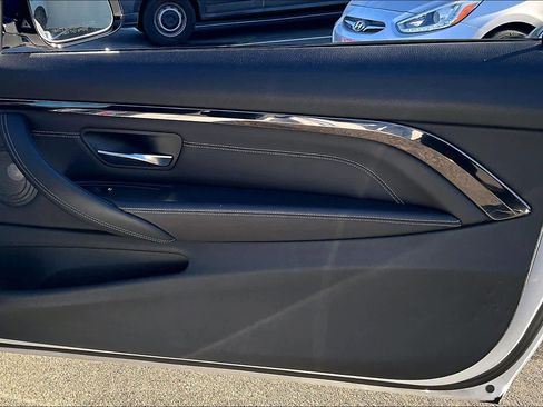 Used 2017 BMW M4 Convertible image 26