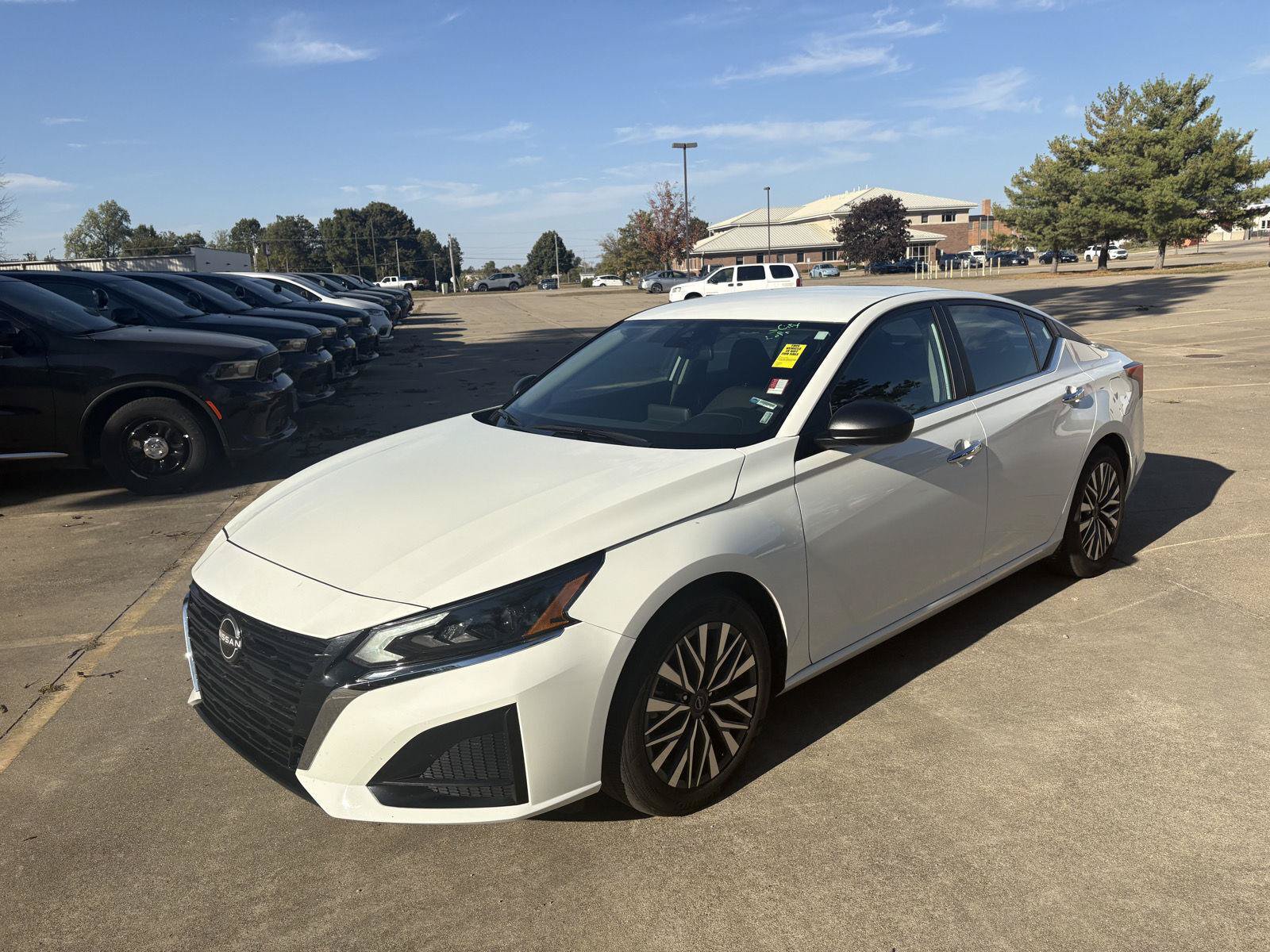 Used 2025 Nissan Altima 2.5 SV FWD image 31