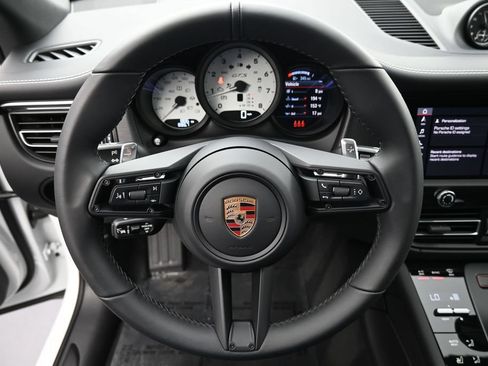 Certified 2026 Porsche Macan GTS AWD/4WD image 12