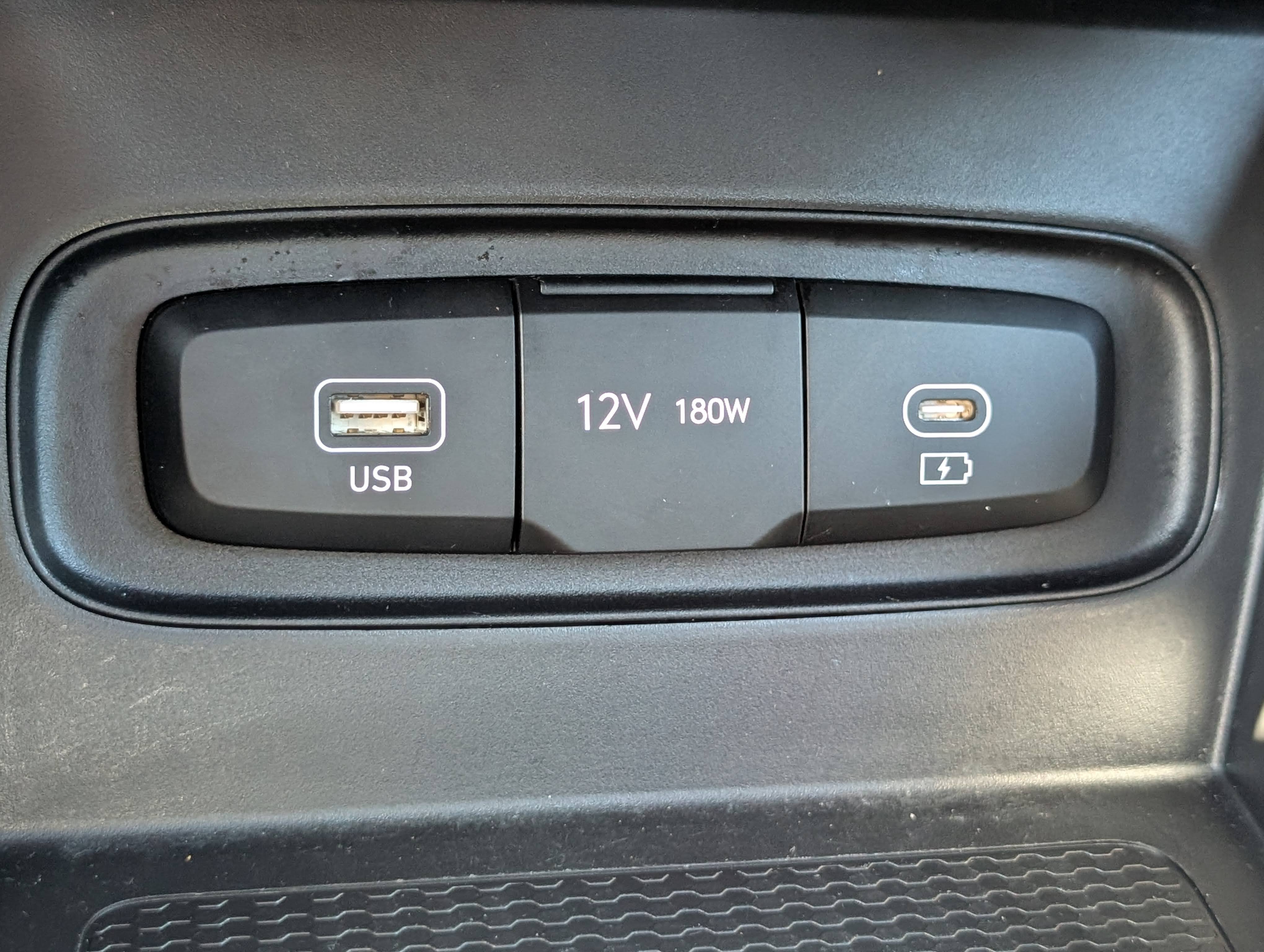 Used 2024 Hyundai Venue SEL FWD image 24