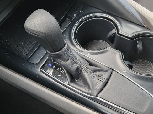 Used 2019 Toyota Camry LE image 28