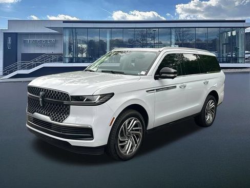 New 2026 Lincoln Navigator Reserve AWD/4WD image 3
