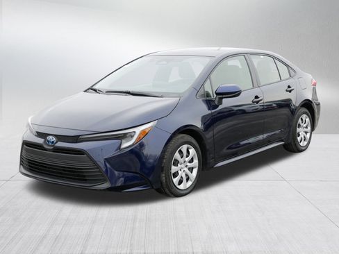 Certified 2025 Toyota Corolla LE w/ Convenience Package image 3