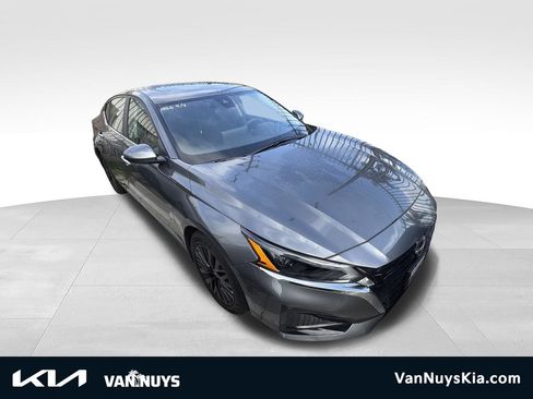 Used 2025 Nissan Altima 2.5 SV w/ SV Special Edition Package FWD image 1