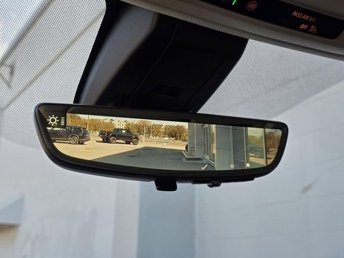 Used 2021 GMC Yukon Denali w/ Denali Premium Package image 18