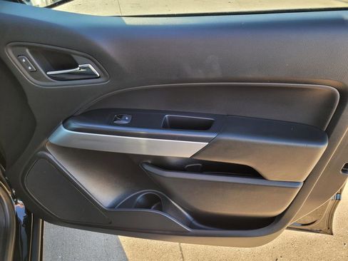 Used 2022 Chevrolet Colorado LT w/ LT Convenience Package image 8