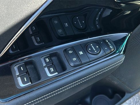 Used 2020 Kia Niro EX w/ Cold Weather Package image 13