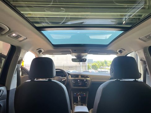 Used 2023 Volkswagen Tiguan SE w/ Panoramic Sunroof Package AWD/4WD image 10