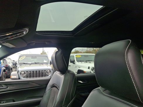 Used 2024 Jeep Grand Cherokee L Altitude image 24