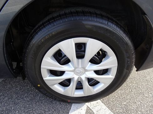 Used 2016 Toyota Corolla L image 32