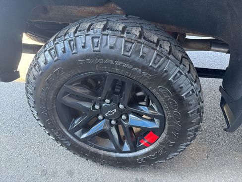 Used 2020 Chevrolet Silverado 1500 LT Trail Boss AWD/4WD image 13