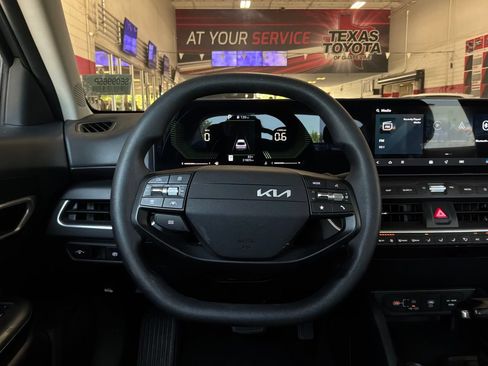 Used 2025 Kia K4 FWD image 33