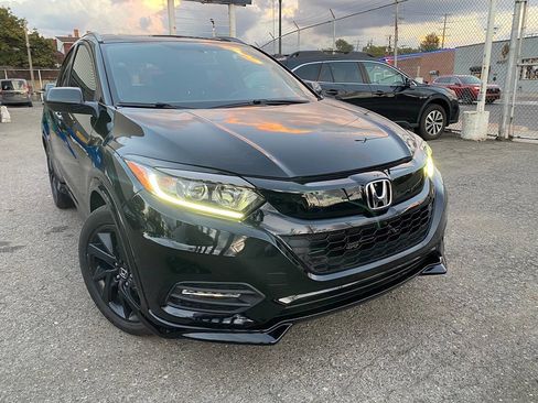 Used 2021 Honda HR-V Sport image 4