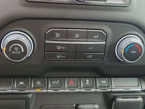 Used 2024 Chevrolet Silverado 1500 Custom image 24