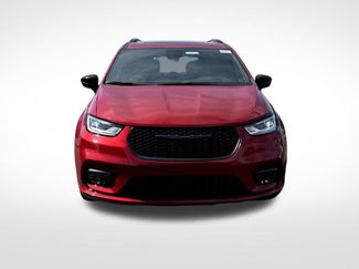 New 2026 Chrysler Pacifica Limited w/ Uconnect Theater Family Group video 2