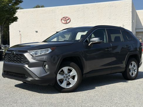 Certified 2019 Toyota RAV4 XLE w/ Convenience Package FWD image 1