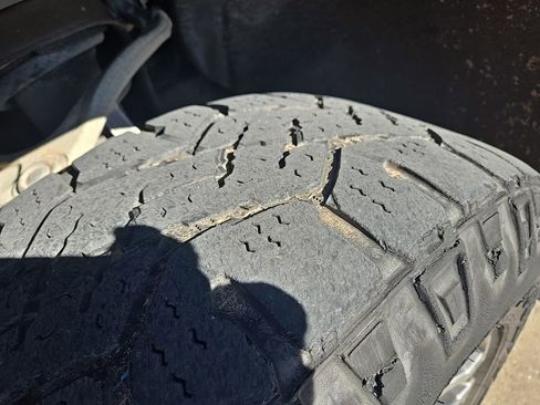 Used 2020 GMC Sierra 1500 AT4 w/ AT4 Premium Package image 12