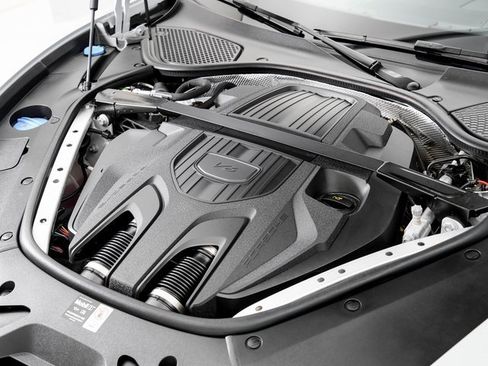 Used 2025 Porsche Panamera 4 image 28