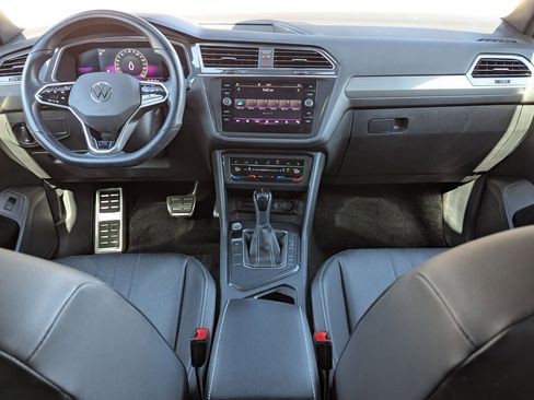 Used 2022 Volkswagen Tiguan SE R-Line image 17