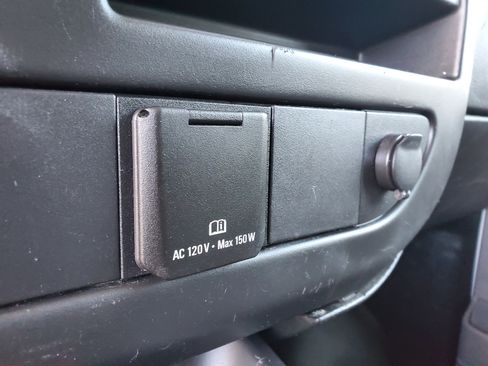 Used 2018 Chevrolet Express 2500 w/ Driver Convenience Package image 31