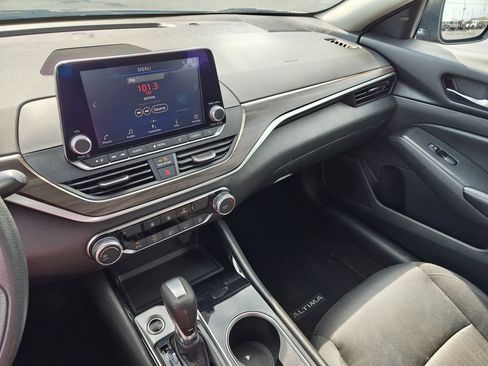Used 2024 Nissan Altima 2.5 SV FWD image 18