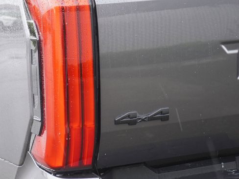 Used 2023 Toyota Tundra SR5 w/ SR5 Convenience Package AWD/4WD image 10