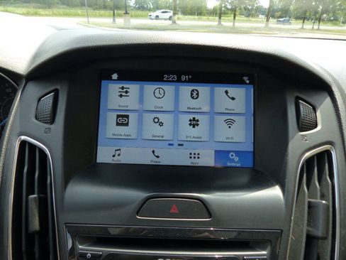 Used 2018 Ford Focus Titanium w/ Titanium Technology Package FWD image 32
