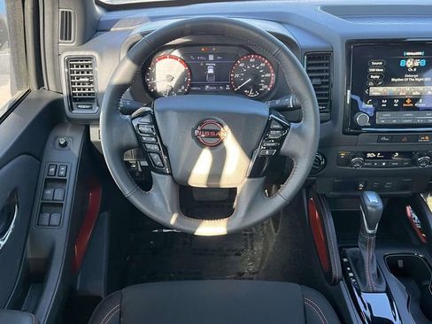 Used 2024 Nissan Frontier PRO-4X w/ Technology Package image 17